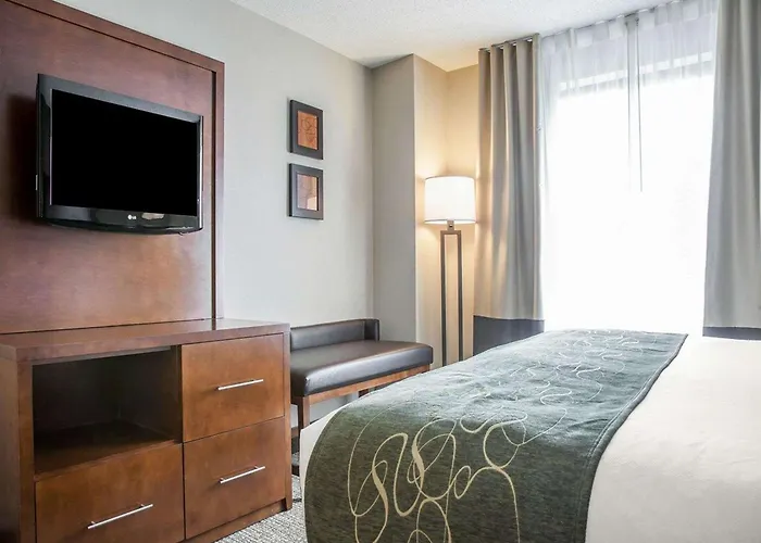 Comfort Suites West Warwick - Providence
